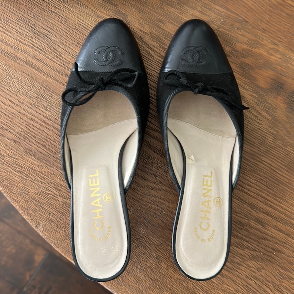 Vintage CHANEL kitten heel mules, size 36.5